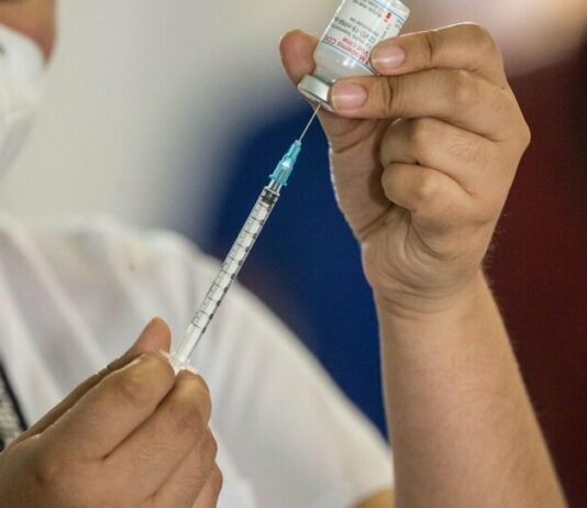 Covid-19, arriva il siero aggiornato per Omicron. Vaccini al via nei centri dal 15 settembre nelle Marche
