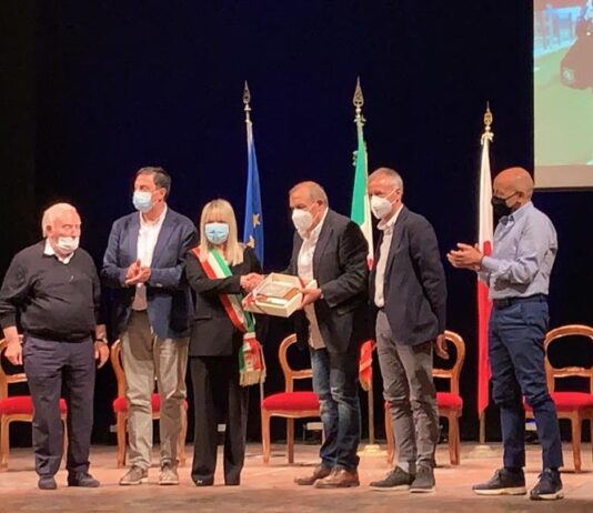 San Severino premia Fabrizio Castori dopo la promozione in A con la Salernitana