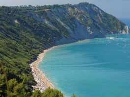 Allarme sul Conero: tredicenne si allontana dalla famiglia, ricerche in corso. Ecco l’identikit per aiutare a ritrovarla Allarme sul Conero: tredicenne si allontana dalla famiglia, ricerche in corso