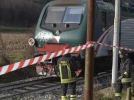 Alba Adriatica. Attraversa i binari per raggiungere un’altra piattaforma, viene travolta da un treno merci: morta una 40enne marchigiana Tragedia all'alba sui binari: investito un 47enne