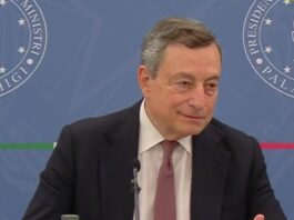 Nuovo decreto Covid, Draghi: “Economia va bene, ma greenpass ci aiuta a mitigare i contagi”