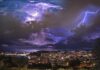 Maltempo, vento e mare grosso sulla costa ma disagi contenuti. La notte prima della tempesta in un suggestivo scatto – VIDEO