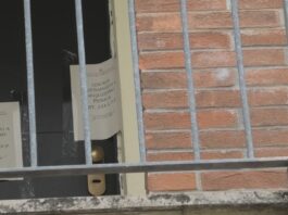 Resta in carcere il 47enne che ha accoltellato la moglie