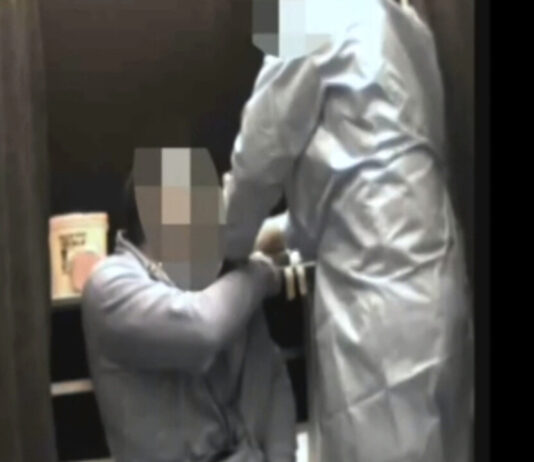 Inchiesta Euro green Pass, spunta il medico – detective che ha smascherato l’infermiere fingendo di farsi corrompere. Il Questore Capocasa: “Reati odiosi” Inchiesta Euro green Pass, spunta il medico - detective che ha smascherato l'infermiere fingendo di farsi corrompere. Il Questore Capocasa: "Reati odiosi"