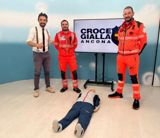 Basta un attimo per salvare una vita: negli studi di èTV i ragazzi della Croce Gialla di Ancona Basta un attimo per salvare una vita: negli studi di èTV i ragazzi della Croce Gialla di Ancona