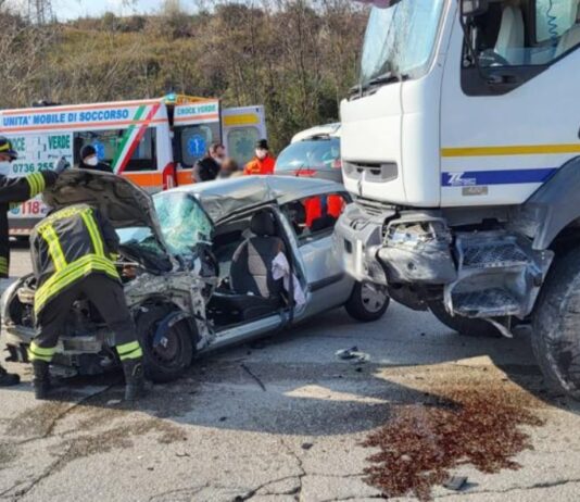 Schianto tra un’auto e una betoniera a Maltignano: due anziani feriti, lui in eliambulanza a Torrette