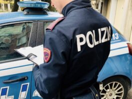 Macerata, molesta e insegue madre e figlia lungo il corso: denunciato 47enne Poliziotto ritrovato senza vita in auto: si sarebbe sparato un colpo con la pistola d'ordinanza. E' il secondo caso nel giro di pochi giorni