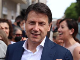 I Parlamentari pentastellati si schierano: “Siamo con Conte”. La Deputata Terzoni invece sceglie Di Maio I Parlamentari pentastellati si schierano: "Siamo con Conte". La Deputata Terzoni invece sceglie Di Maio