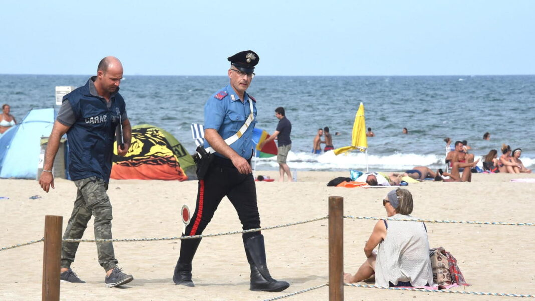 "Basta, fermati". Ragazza stuprata in spiaggia, fermato un 22enne
