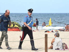 “Basta, fermati”. Ragazza stuprata in spiaggia, fermato un 22enne "Basta, fermati". Ragazza stuprata in spiaggia, fermato un 22enne