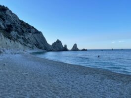 Spiaggia delle Due Sorelle a numero chiuso