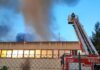 Nube di fumo nero ed esplosioni: incendio da paura a Grottammare Nube di fumo ed esplosioni, incendio da paura a Grottammare
