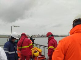 Falconara. Sversamento di petrolio in mare, ma è solo un’esercitazione in raffineria