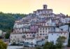 Vacanza finita in tragedia: giovane donna trovata morta in un’abitazione di Arcevia. Indagini in corso Vacanza finita in tragedia: giovane donna trovata morta in un'abitazione di Arcevia. Indagini in corso