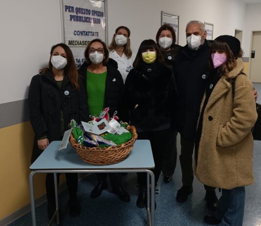 La Fondazione Farinelli in visita ai bimbi di OncoEmatologia di Ancona per portare i doni della Befana La Fondazione Farinelli in visita ai bimbi di OncoEmatologia di Ancona per portare i doni della Befana