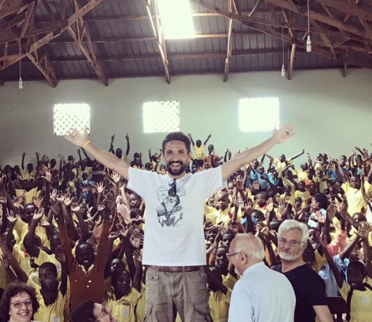 Oggi il “Pranzo per amore” dei bimbi del Salesi, dell’Uganda e delle ragazze madri. Il Sorriso di Daniela si ritrova con Marco Santini e tanti volontari Maurizio Socci africa volontario solidarietà migranti