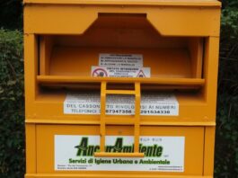 AnconAmbiente, al via la sostituzione dei contenitori degli indumenti usati
