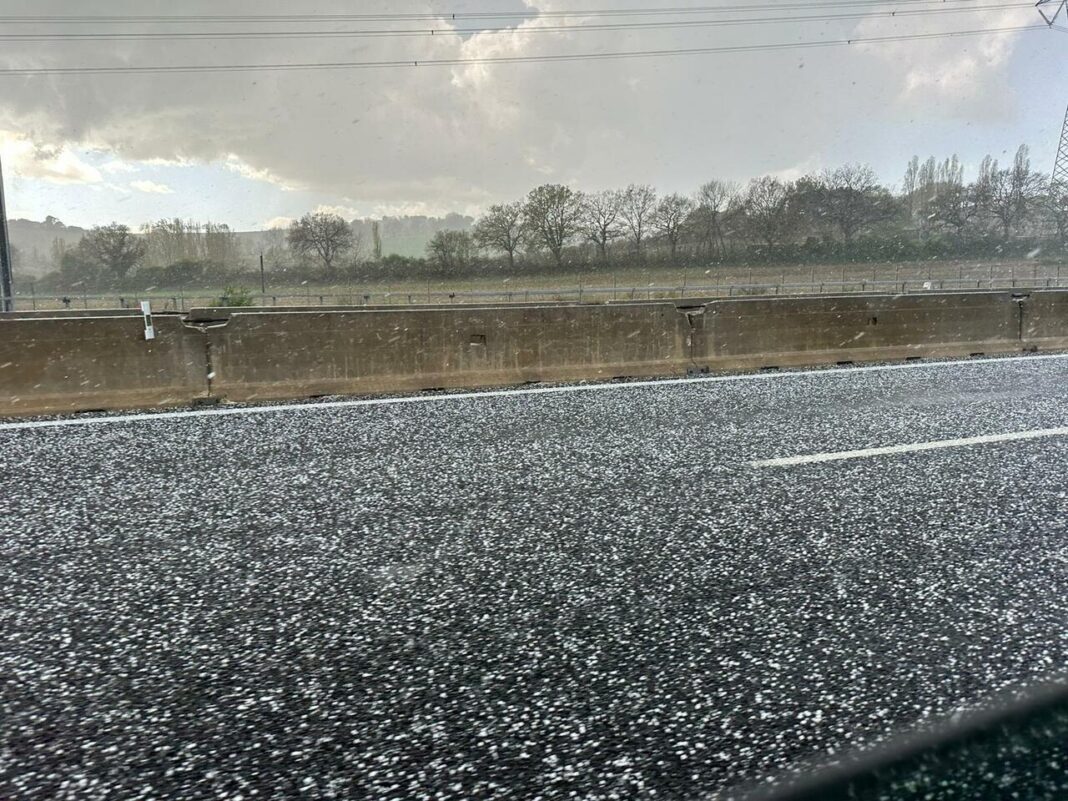 Aprile da meteo pazzo: grandine (anche in autostrada), temporali e crollo delle temperature. Sul Monte Bove temperature sotto zero