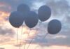 Centinaia di palloncini bianchi per Giuseppe Lenoci, morto durante l’alternanza scuola-lavoro