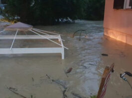 Bomba d’acqua nel Maceratese. L’audio del Comune: “non scendete nei garage”. Evacuazioni, paura, allagamenti e scuole chiuse. Ecco dove Bomba d'acqua nel Maceratese. L'audio del Comune: "non scendete nei garage". Evacuazioni, paura, allagamenti e scuole chiuse. Ecco dove