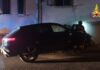 Osimo, auto di lusso si abbatte contro una casa. Inagibile parte dell’edificio a causa del buco creato dallo schianto Osimo, auto di lusso si abbatte contro una casa. Inagibile parte dell'edificio a causa del buco creato dallo schianto