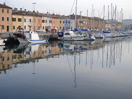 94enne colta da malore cade nelle acque del Porto di Pesaro. Un militare della Guardia Costiera si tuffa e la salva 94enne colta da malore cade nelle acque del Porto di Pesaro. Un militare della Guardia Costiera si tuffa e la salva