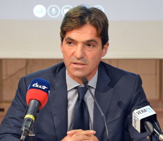 Gradimento dei governatori, Acquaroli sale di un punto al 37%