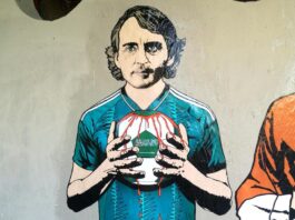 Murales di Mancini con pallone insanguinato a San Siro