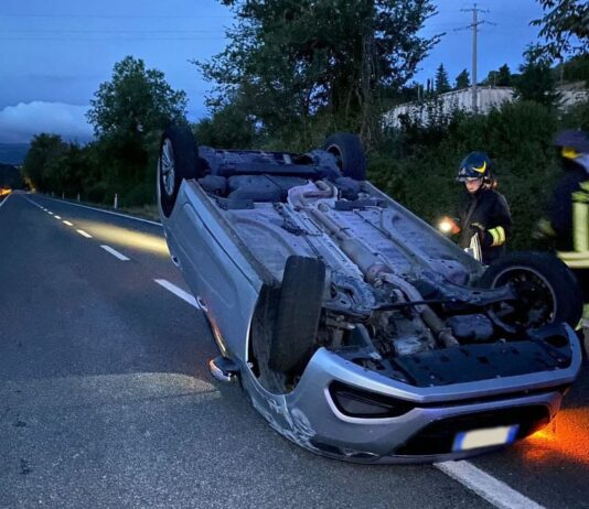 Schianto all’alba in superstrada, tre feriti