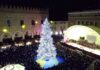 Pesaro. Acceso l’albero natalizio della pace