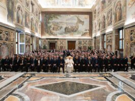 I sindaci del cratere insieme ad Acquaroli dal Papa