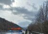 Uomo precipita dal cavalcavia, salvato dalla Polizia