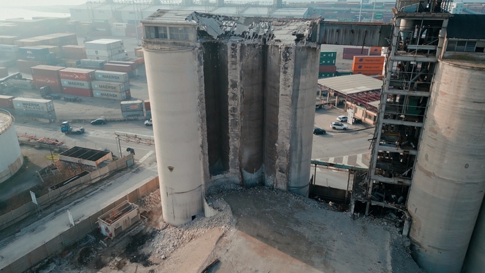 Ancona, il Porto del futuro: abbattimento dei silos e progetto Eagle. Giovedì Alberto Rossi a "Punti di Vista" su èTV canale 12 Ancona, il Porto del futuro: abbattimento dei silos e progetto Eagle. Giovedì Alberto Rossi a "Punti di Vista" su èTV canale 12