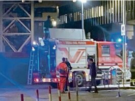 Caos all’Ospedale Torrette: 70enne giù da una finestra di Psichiatria, forse per tentare la fuga. Salvato Caos all'Ospedale Torrette: 70enne giù da una finestra di Psichiatria, forse per tentare la fuga. Salvato