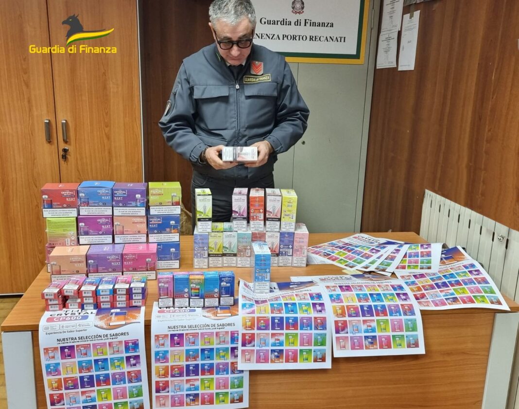Guardia Finanza - Porto Recanati, sequestro sigarette elettroniche