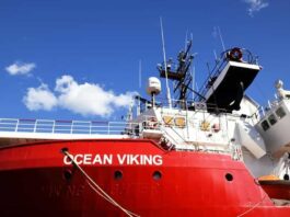 ‘Si alternavano al timone’, migranti inchiodano tre presunti scafisti