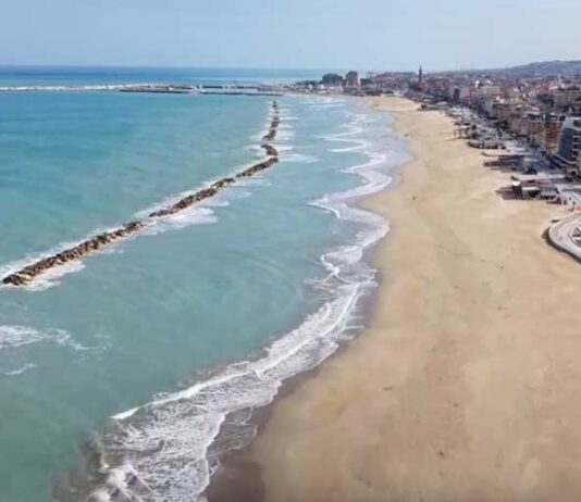 Riaperta la balneazione sul lungomare nord di Civitanova dopo lo sversamento abusivo