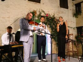 Caffè Teatro, debutto sold-out, emozioni e sorrisi a Polverigi. Macchini: “La Comicità marchigiana esiste”. L’11 Luglio si torna a Villa Nappi. Ecco come prenotare. Su èTv la sintesi della serata caffè teatro polverigi Maurizio Socci Villa Nappi Piero Massimo Macchini Marco Santini èTV