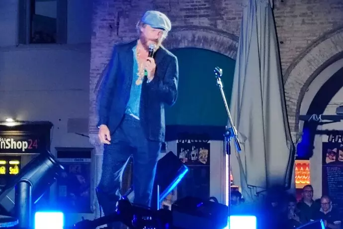 Ascoli: le stelle della musica per la lotta ai tumori. A sorpresa sul palco Jovanotti con Angelina Mango e Dardust Ascoli: le stelle della musica per la lotta ai tumori. A sorpresa sul palco Jovanotti con Angelina Mango e Dardust