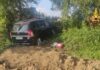 Schianto tra auto e scuolabus, due feriti