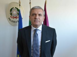 “Documenti? Ecco un gratta e vinci”. Ancona, controlli serrati della Polizia sulla movida del sabato. Identificate 161 persone, 76 con precedenti questore capocasa ancona ètv
