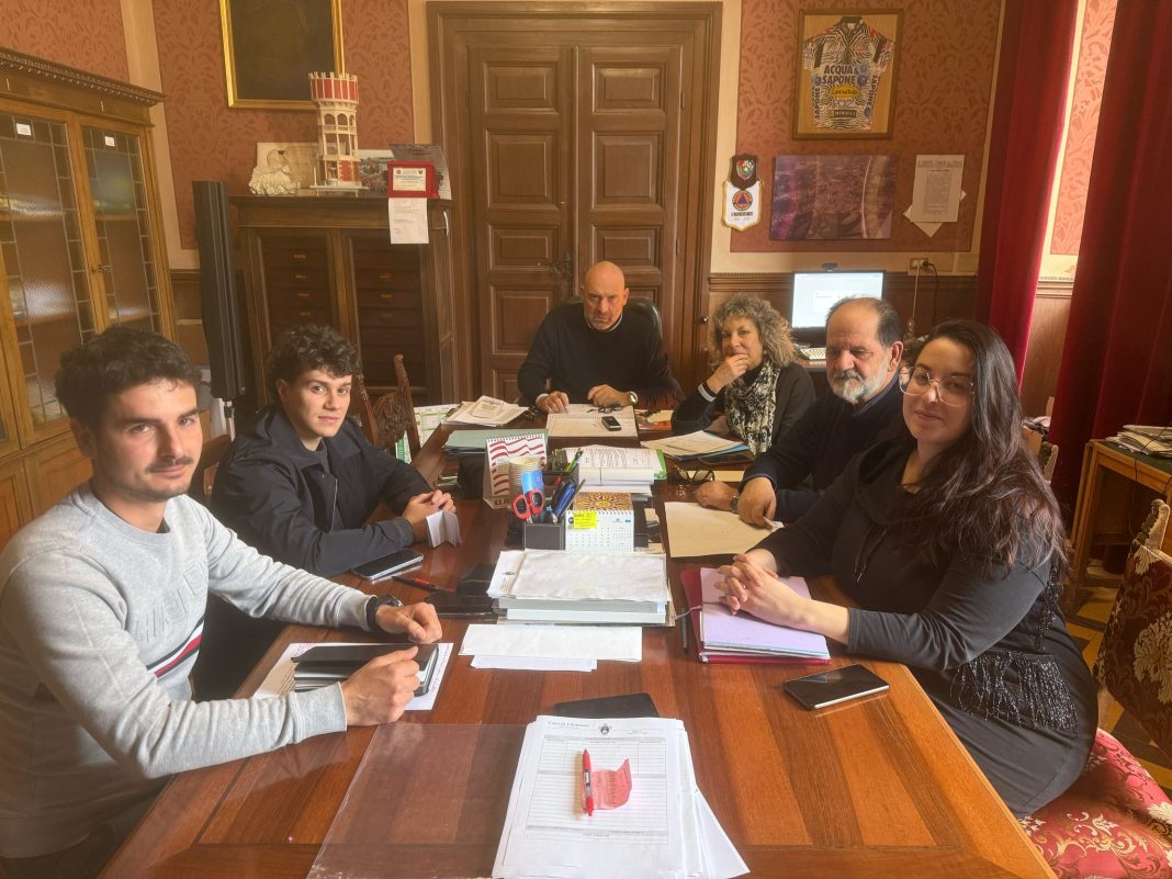 Luca Paolorossi servizi sociali filottrano soldi assistenti sociali ore tagliate