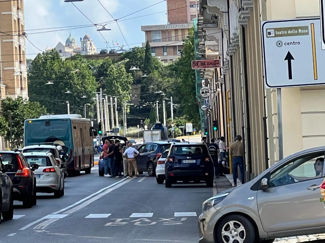 suicidio archi di ancona
