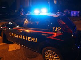Ancona, violenza a bordo del bus. Autista chiede rispetto delle regole, il gruppo lo accerchia: l’aggressore materiale arrestato dai carabinieri, tutti gli altri identificati