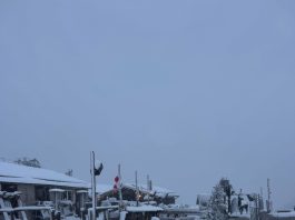 La neve imbianca i Sibillini, pioggia e rischio mareggiate sulla costa