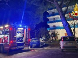 Porto Recanati. Rogo nella notte in un appartamento all’undicesimo piano, arrivano i vigili del fuoco