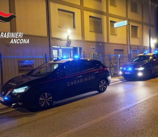 Il “pendolarismo del furto” tra Marche e Lombardia: arrestati due giovani per 18 colpi nei supermercati