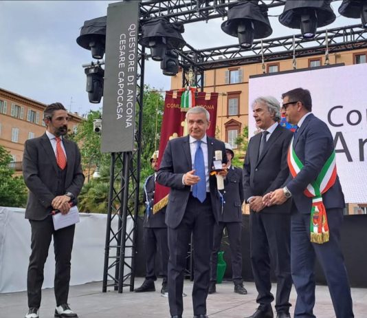 Leo, il Questore, i Ciriachini d’oro e d’argento: stasera su èTV canale 12 i momenti salienti della cerimonia ciriachino d'oro 2026 premiati maurizio socci cesare capocasa ancona ètv canale 12