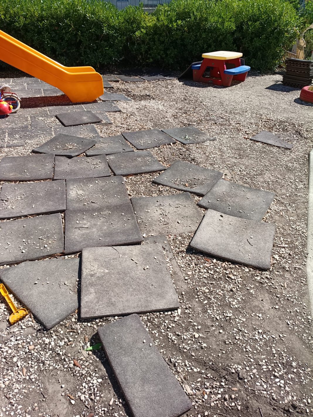 scuola aspio ancona giardino insicuro