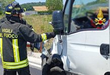 Pollenza. Incidente tra due furgoni sulla Statale 77, soccorsi i conducenti: strada chiusa, poi riaperta